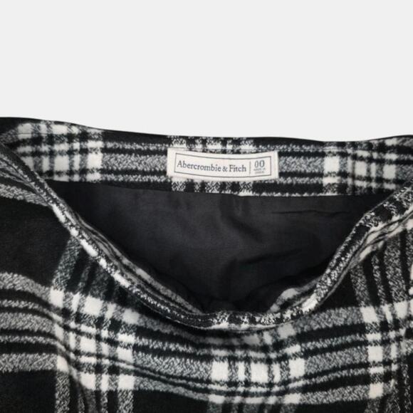 Black White Plaid Mini Skirt Women’s Classic Tartan Schoolcore Preppy - Picture 3 of 5